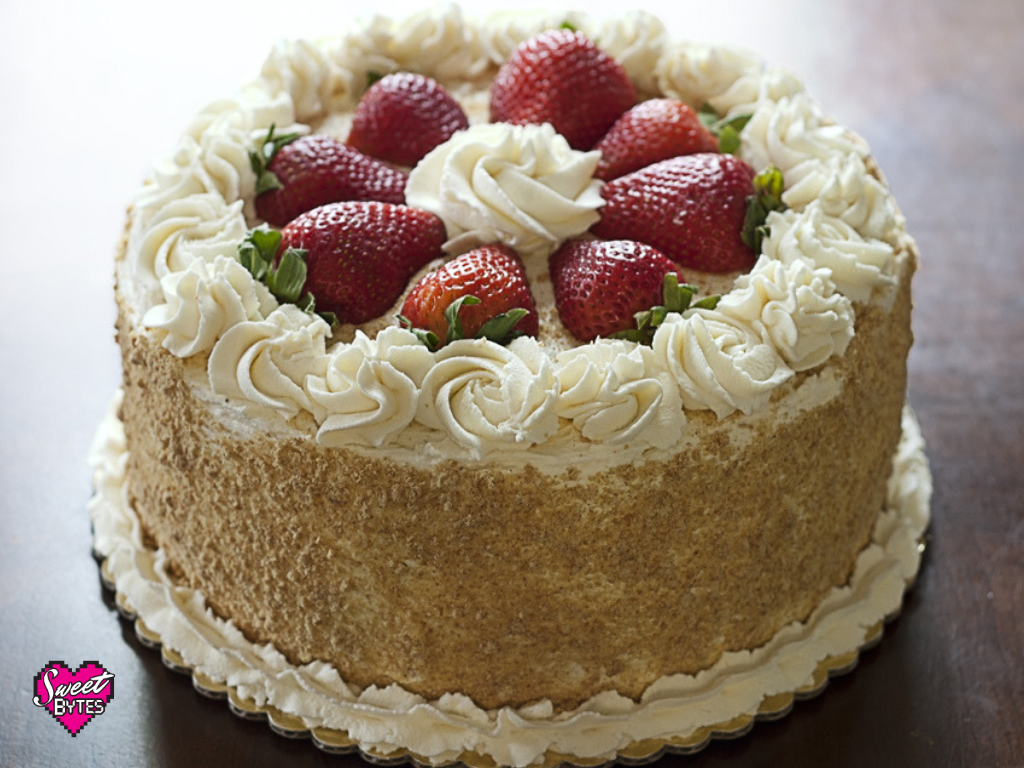 Fresh Cream & Strawberry Cake (Eggless) - Cremeux Goa